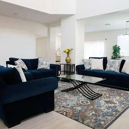 Beautiful Vegas Home Near Strip And Chinatown